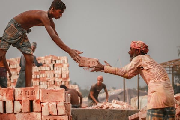 দিনমজুর ও হেল্পার