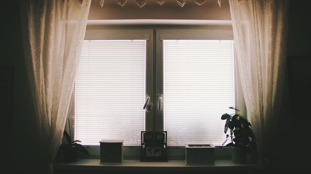 Curtain Rod & Blind Fitting